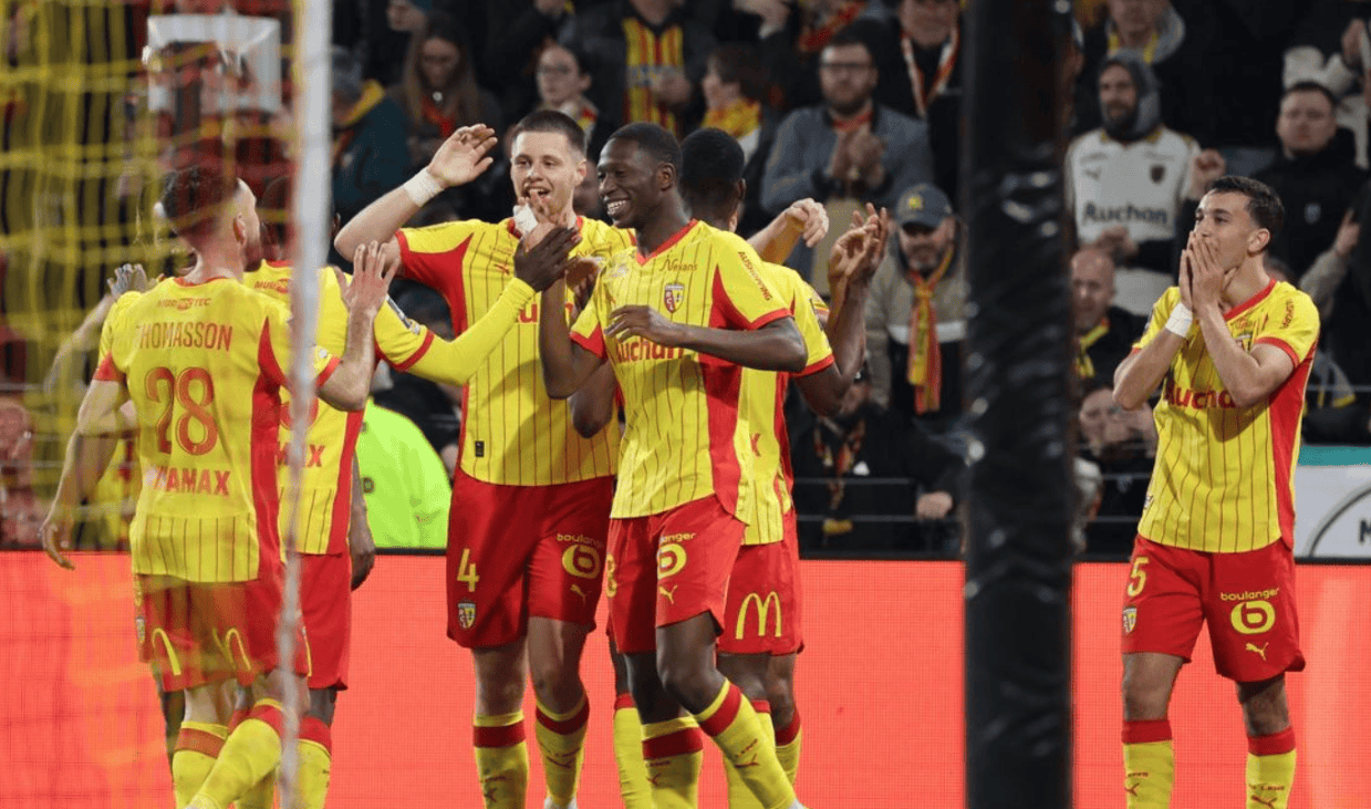 5-1!2-2!疯狂一夜,朗斯超越巴黎登顶,曼联翻车,那不勒斯4连胜