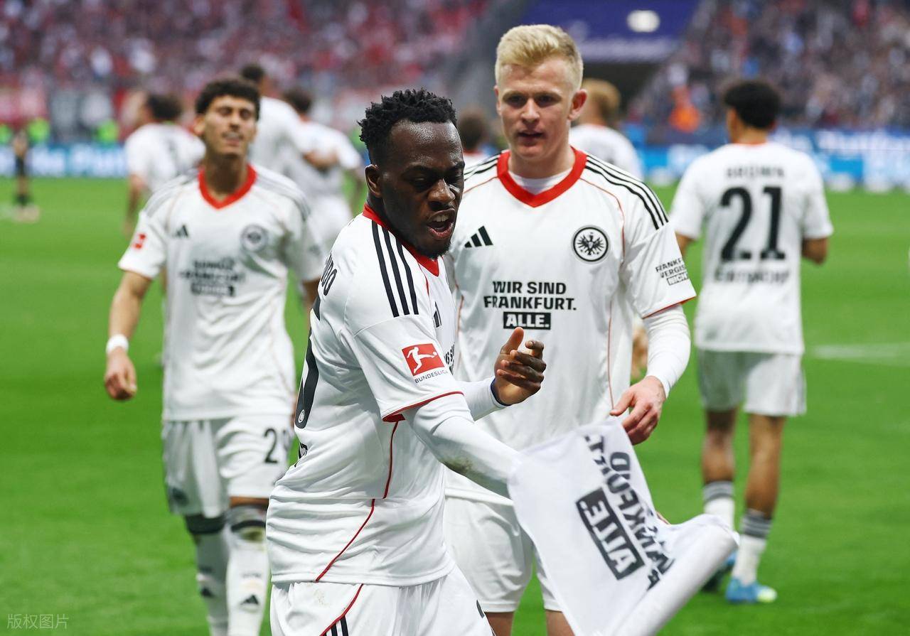 随着法兰克福2-2，柏林联合1-1，德甲最新积分榜出炉